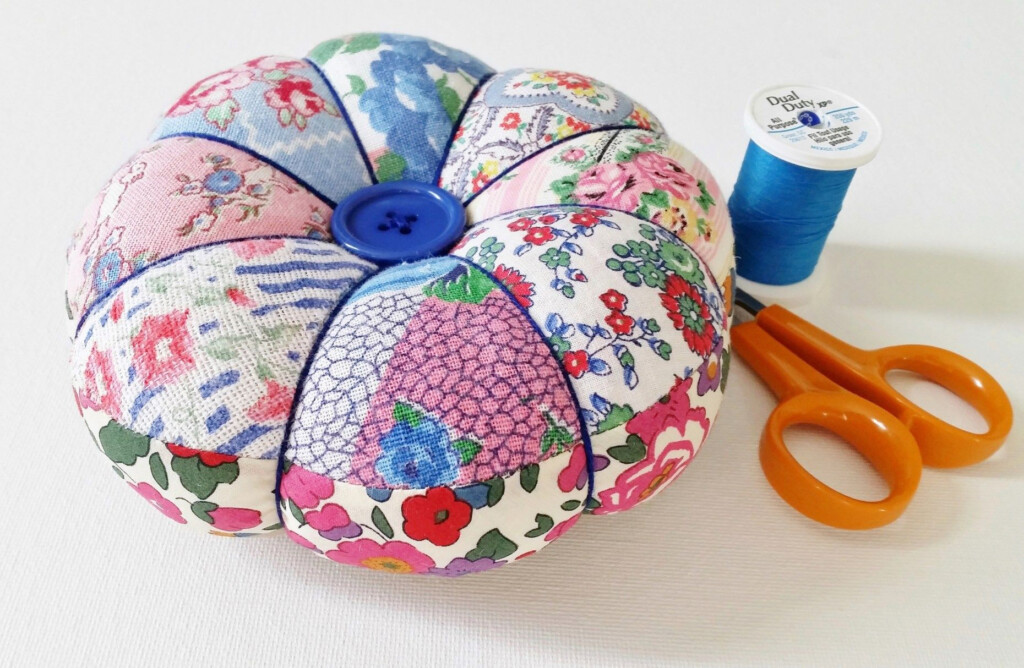 Mad For Fabric DIY Vintage Feedsack Patchwork Pincushion TW Pin 